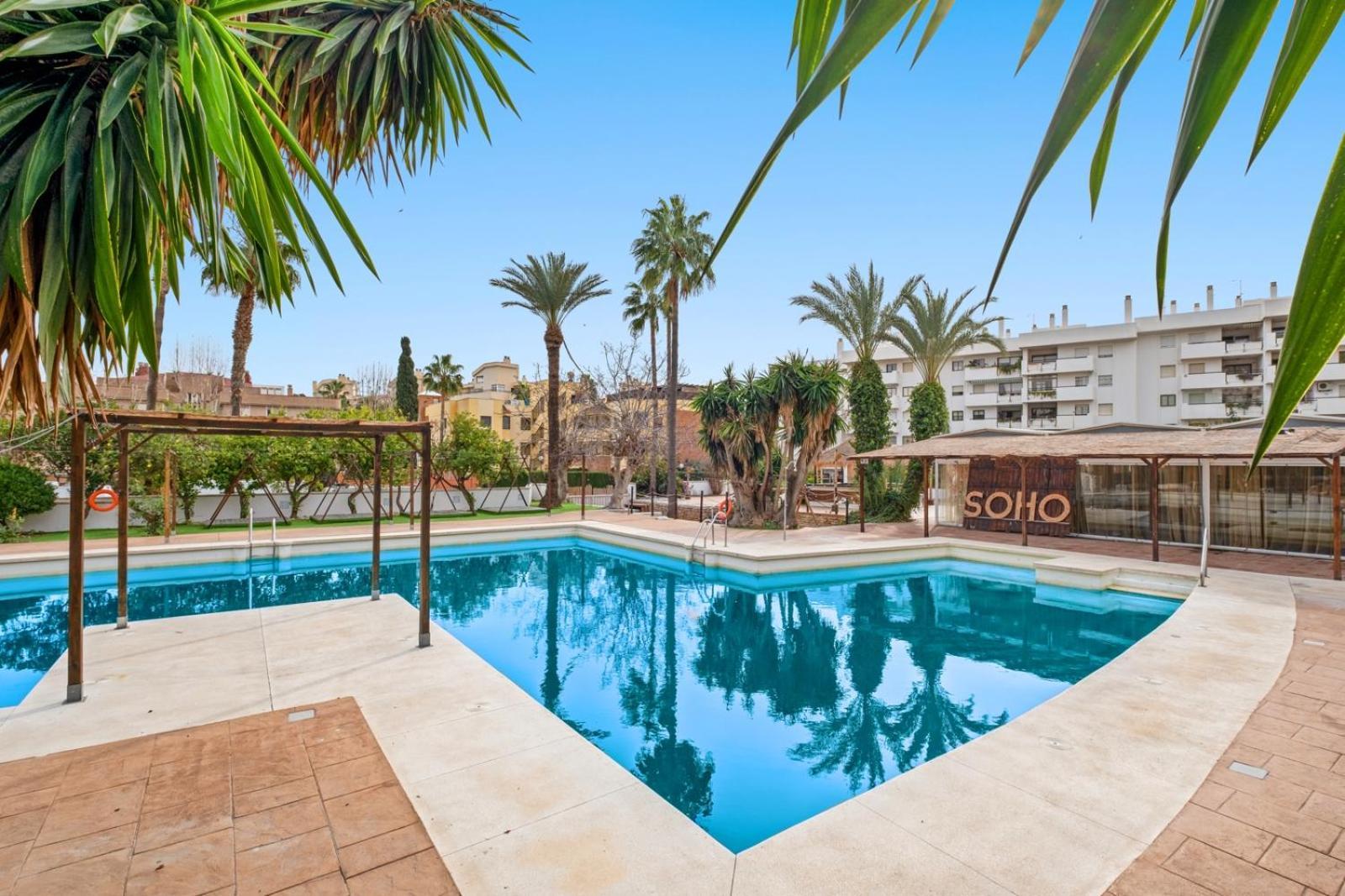 Piso Con 2 Habitaciones, 2 Terrazas Y Piscina Torremolinos Bagian luar foto